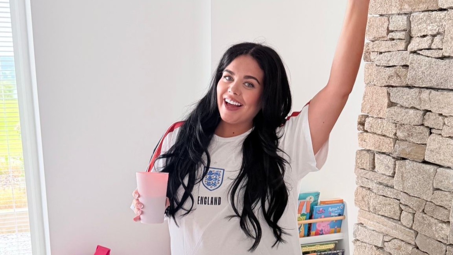 Scarlett Moffatt Freely World Cup watch party
