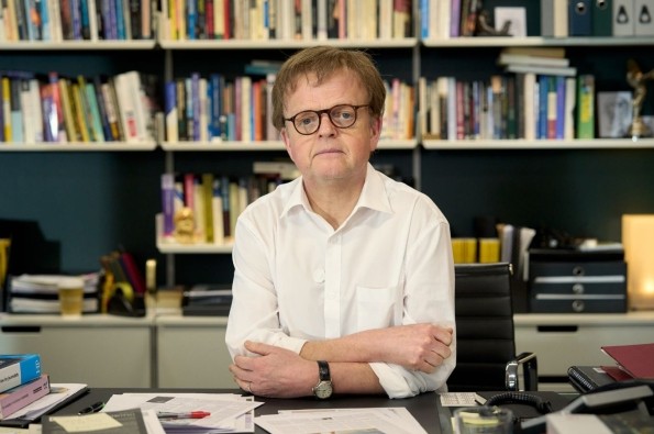 Toby Jones in the Hack