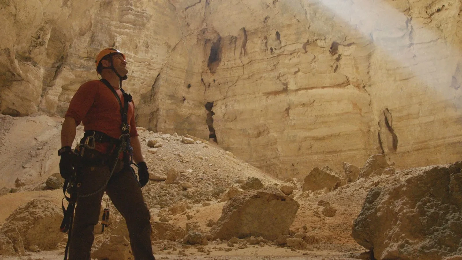 Steve Backshall stood in Oman against old sandy coloured rocks